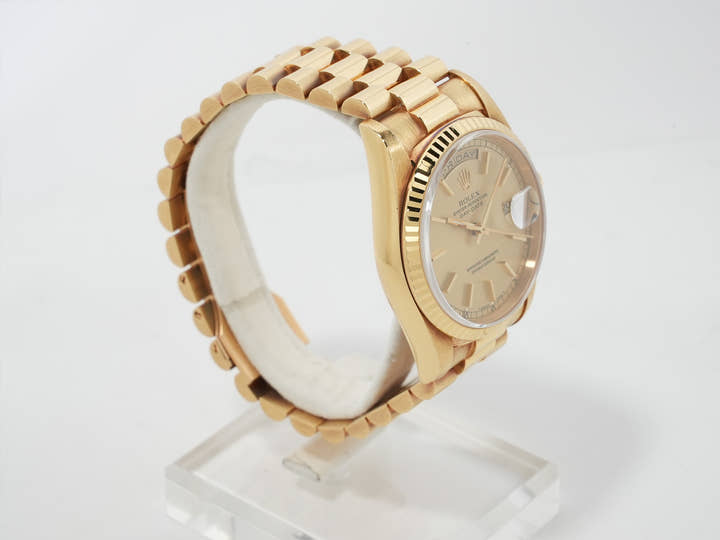 Pre-owned Rolex Day-Date 36 Ref. 18238 Yellow Gold with Champagne Gold Dial (kcrefwof)