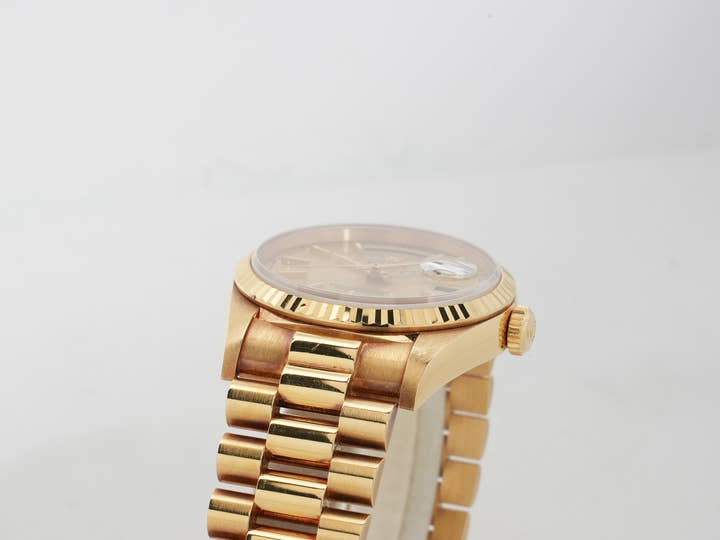 Pre-owned Rolex Day-Date 36 Ref. 18238 Yellow Gold with Champagne Gold Dial (kcrefwof)