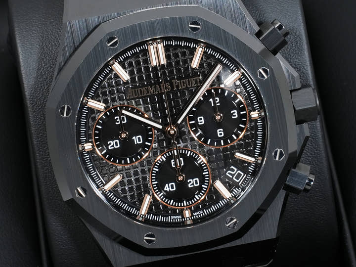 Audemars Piguet Royal Oak Chronograph Ref. 26240CE.OO.1225CE.02 Black Ceramic Black Dial Excellent Condition 4vf3kh3s