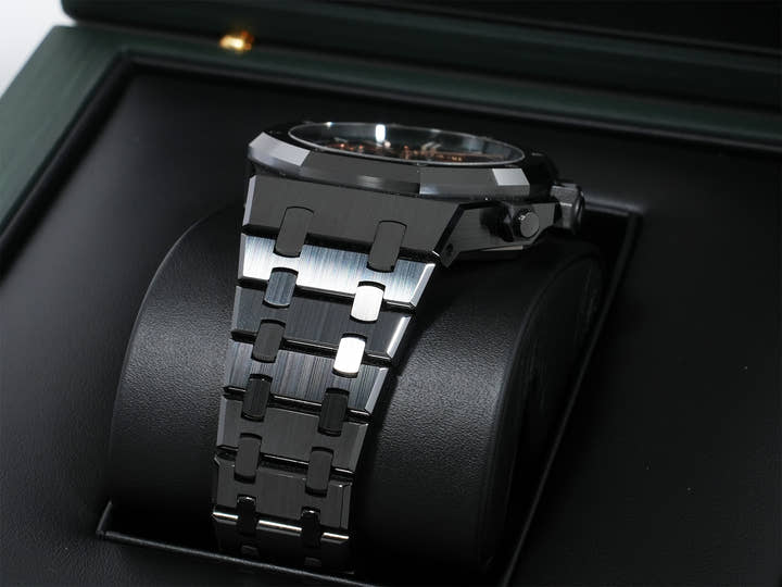 Audemars Piguet Royal Oak Chronograph Ref. 26240CE.OO.1225CE.02 Black Ceramic Black Dial Excellent Condition 4vf3kh3s