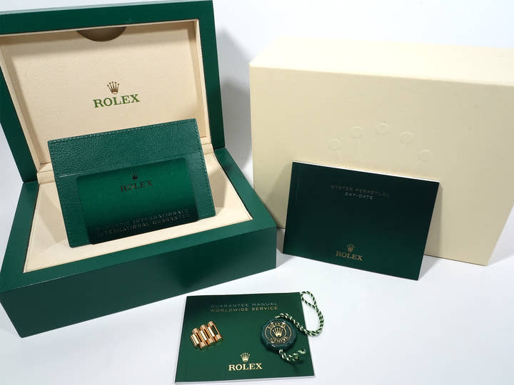 ロレックス デイデイト36 Ref.128238 イエローゴールド マラカイト文字盤 中古 cv863k8i