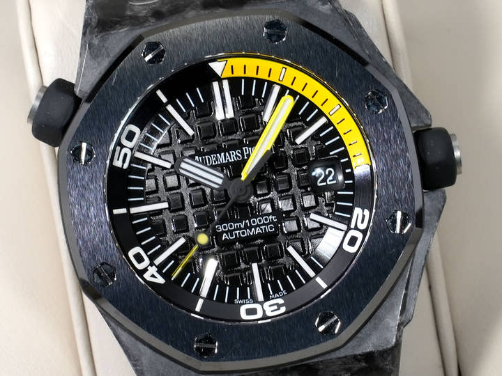 Audemars Piguet Royal Oak Offshore Diver Ref. 15706AU.OO.A002CA.01 Carbon Black Dial Pre-owned hbysx25g