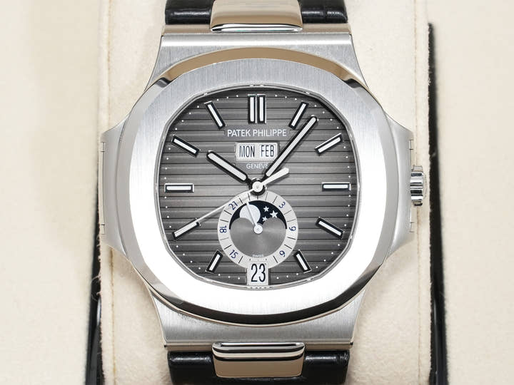 Patek Philippe Nautilus Annual Calendar Moon Phase Ref. 5726A-001 Stainless Steel Black Dial Excellent Condition 5bsz9u6f