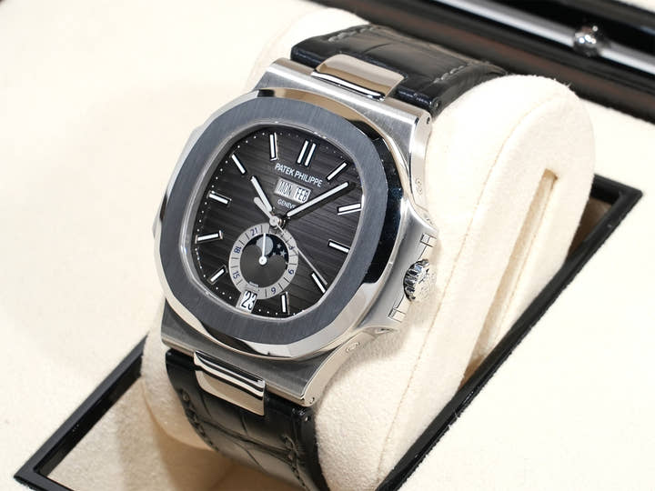 Patek Philippe Nautilus Annual Calendar Moon Phase Ref. 5726A-001 Stainless Steel Black Dial Excellent Condition 5bsz9u6f