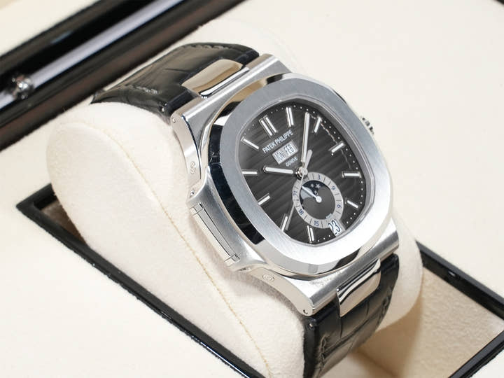 Patek Philippe Nautilus Annual Calendar Moon Phase Ref. 5726A-001 Stainless Steel Black Dial Excellent Condition 5bsz9u6f