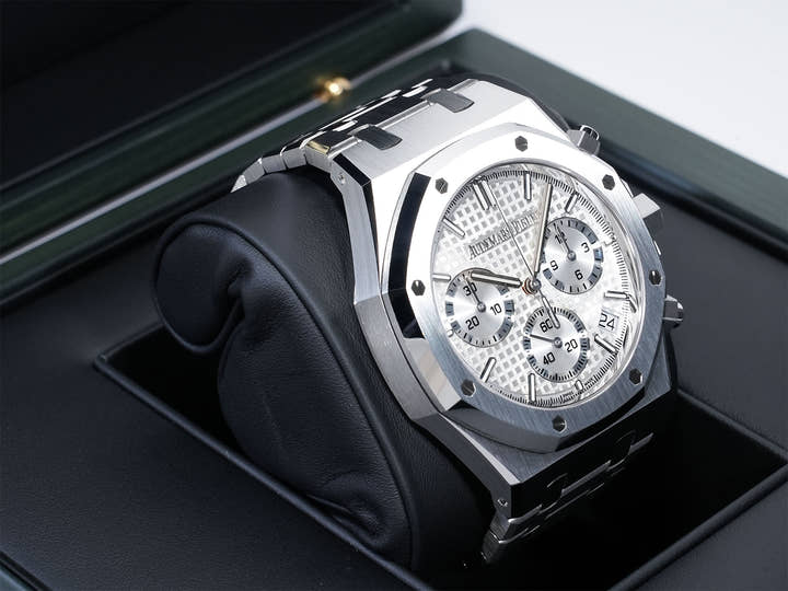 オーデマピゲ ロイヤルオーク クロノグラフ 50周年記念 Ref.26240ST.OO.1320ST.03 ステンレススチール シルバー文字盤 未使用 u7f2bdoa