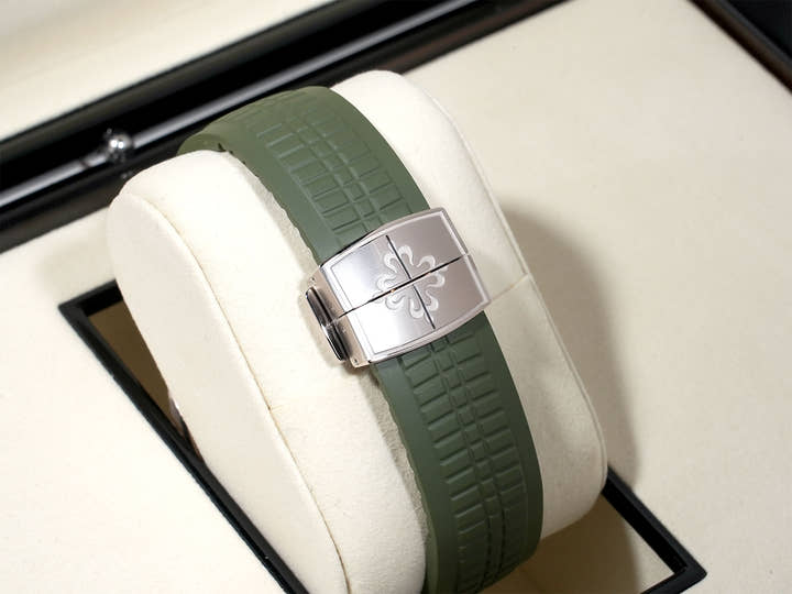 Patek Philippe Aquanaut Ref. 5168G-010 White Gold Khaki Green Dial Unused cf2b9hnj