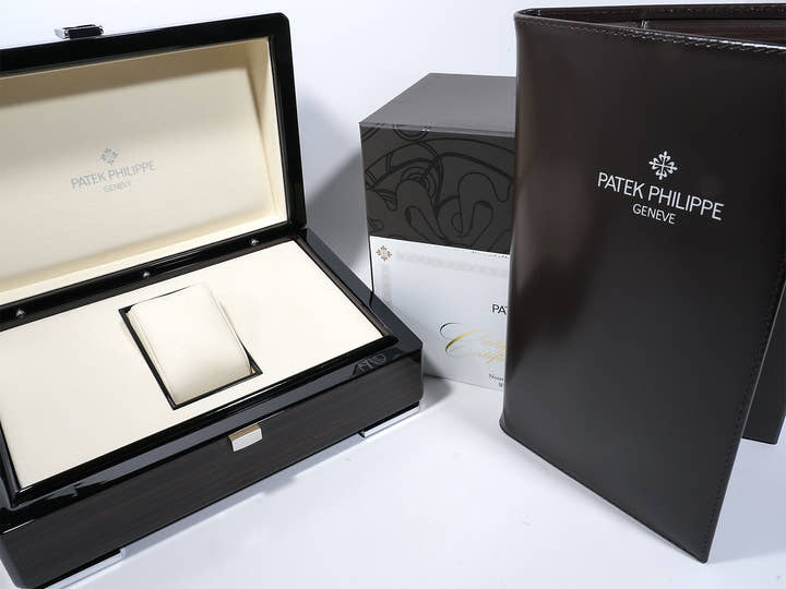 Patek Philippe Aquanaut Ref. 5168G-010 White Gold Khaki Green Dial Unused cf2b9hnj