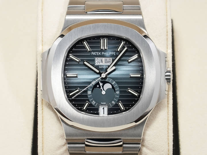 パテックフィリップ ノーチラス アニュアルカレンダー ムーンフェイズ Ref.5726/1A-014 ステンレススチール ブルー、ブラックグラデーション文字盤 美中古 ab3e7jbj