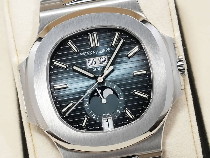 パテックフィリップ ノーチラス アニュアルカレンダー ムーンフェイズ Ref.5726/1A-014 ステンレススチール ブルー、ブラックグラデーション文字盤 美中古 ab3e7jbj