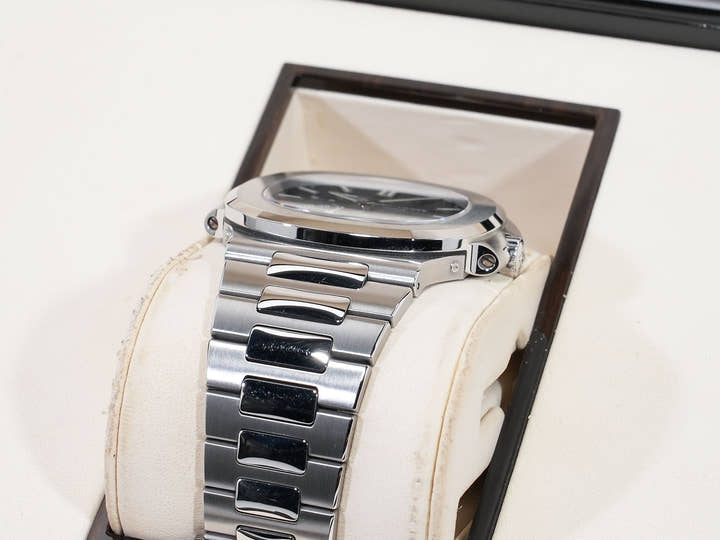 パテックフィリップ ノーチラス プチコンプリケーション Ref.5712/1A-001 ステンレススチール ブルー文字盤 中古 ikma9ten