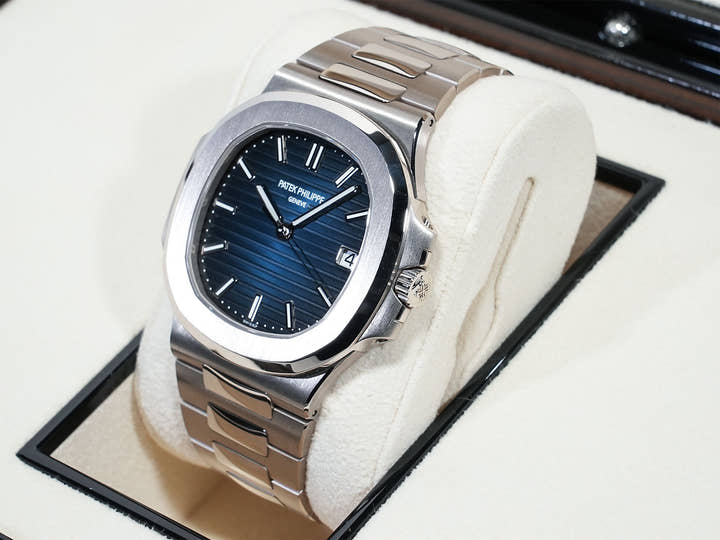 パテックフィリップ ノーチラス Ref.5811/1G-001 ホワイトゴールド ブルー・ソレイユ文字盤 美品 caqjnans