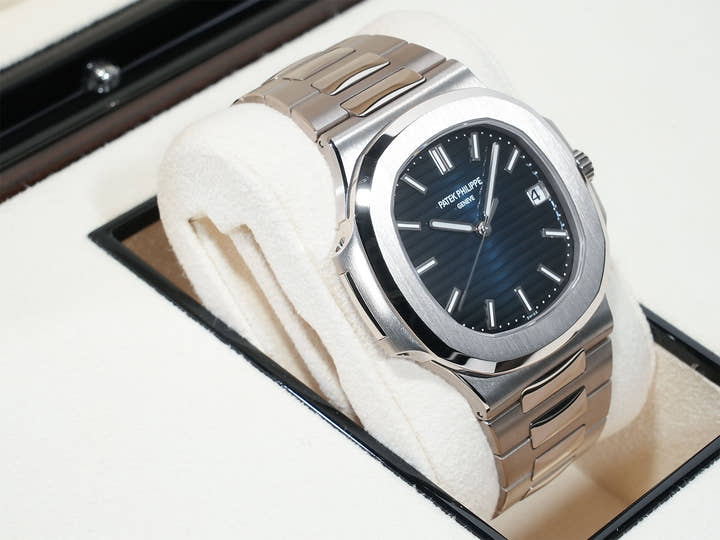 パテックフィリップ ノーチラス Ref.5811/1G-001 ホワイトゴールド ブルー・ソレイユ文字盤 美品 caqjnans