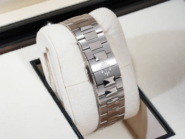 パテックフィリップ ノーチラス Ref.5811/1G-001 ホワイトゴールド ブルー・ソレイユ文字盤 美品 caqjnans