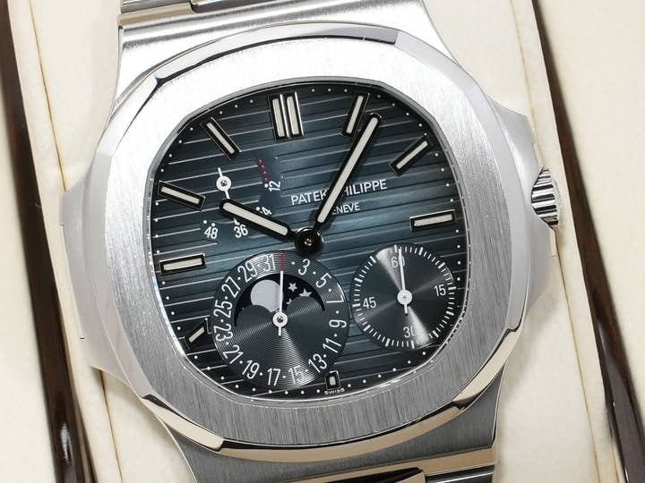 Patek Philippe Nautilus Petite Complication Ref. 5712/1A-001 Stainless Steel Blue Dial Pre-owned s7r5qwdo