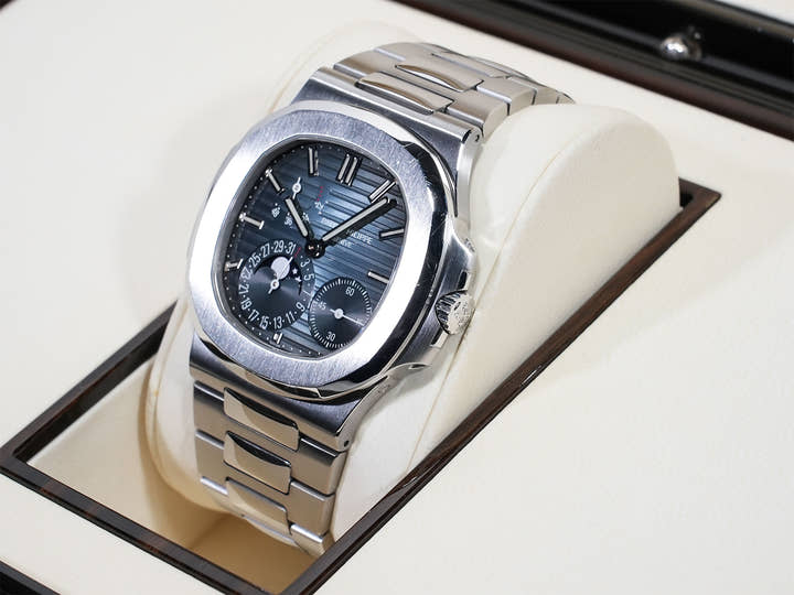 Patek Philippe Nautilus Petite Complication Ref. 5712/1A-001 Stainless Steel Blue Dial Pre-owned s7r5qwdo
