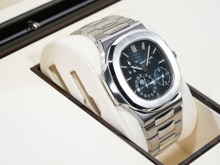 Patek Philippe Nautilus Petite Complication Ref. 5712/1A-001 Stainless Steel Blue Dial Pre-owned s7r5qwdo