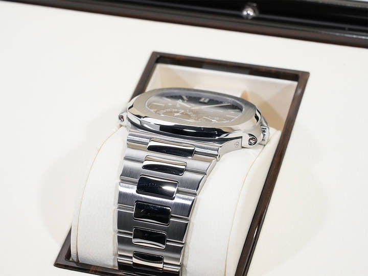 Patek Philippe Nautilus Petite Complication Ref. 5712/1A-001 Stainless Steel Blue Dial Pre-owned s7r5qwdo