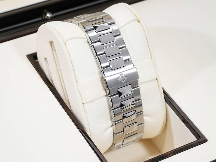 Patek Philippe Nautilus Petite Complication Ref. 5712/1A-001 Stainless Steel Blue Dial Pre-owned s7r5qwdo