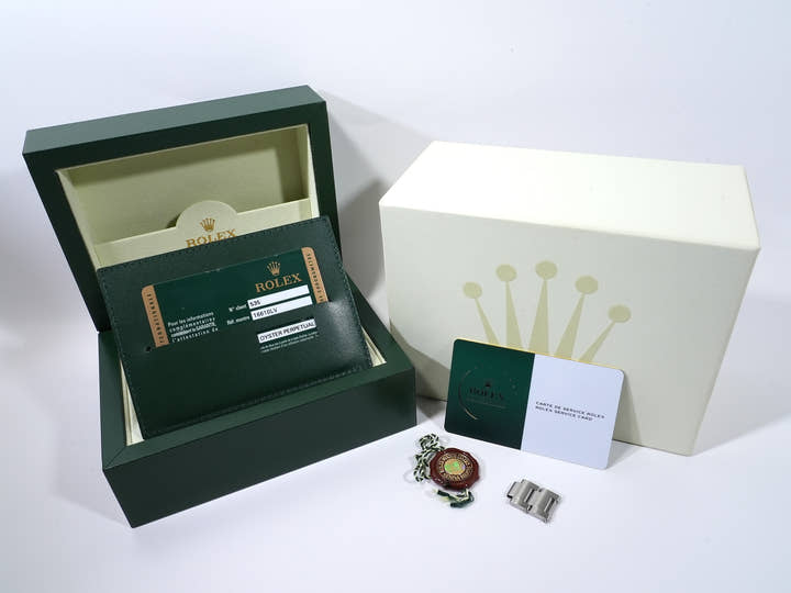 Rolex Submariner Date Ref. 16610LV Stainless Steel Black Dial Excellent Condition u57qpxzy