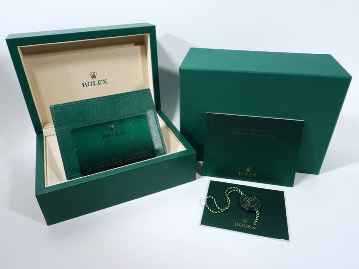 Rolex Sea-Dweller Deepsea Ref. 136660 Stainless Steel D-Blue Dial Unused x4ffkeug