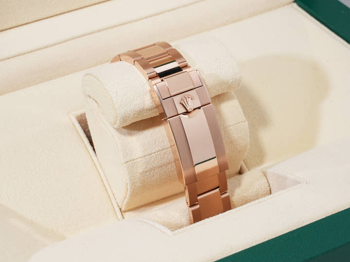 Rolex GMT-Master II Ref. 126715CHNR Everose Gold Black Dial Oyster Bracelet Unused 68rrd5tc