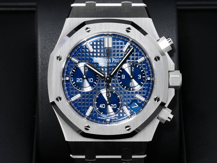 Audemars Piguet Royal Oak Chronograph Ref. 26239BC.OO.1220BC.01 White Gold Blue Dial Excellent Condition vx4d5jar