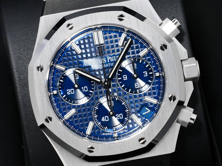 Audemars Piguet Royal Oak Chronograph Ref. 26239BC.OO.1220BC.01 White Gold Blue Dial Excellent Condition vx4d5jar