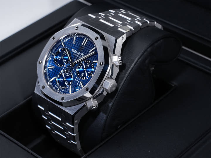 Audemars Piguet Royal Oak Chronograph Ref. 26239BC.OO.1220BC.01 White Gold Blue Dial Excellent Condition vx4d5jar