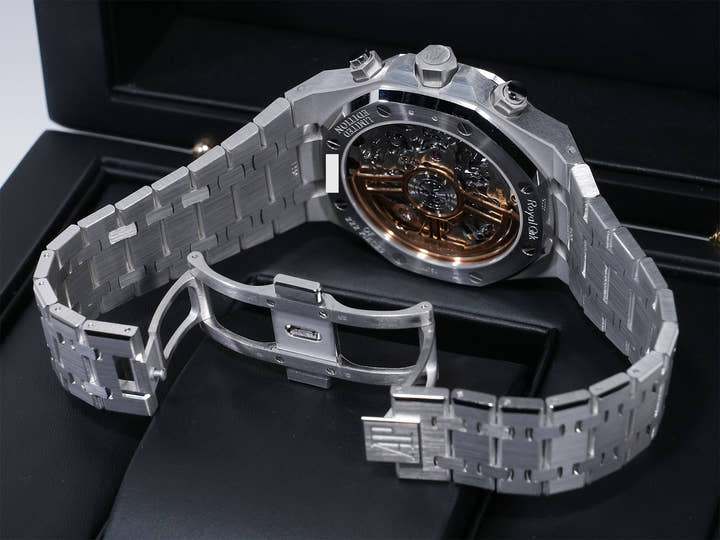 Audemars Piguet Royal Oak Chronograph Ref. 26239BC.OO.1220BC.01 White Gold Blue Dial Excellent Condition vx4d5jar