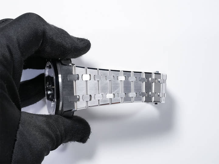 Audemars Piguet Royal Oak Chronograph Ref. 26239BC.OO.1220BC.01 White Gold Blue Dial Excellent Condition vx4d5jar