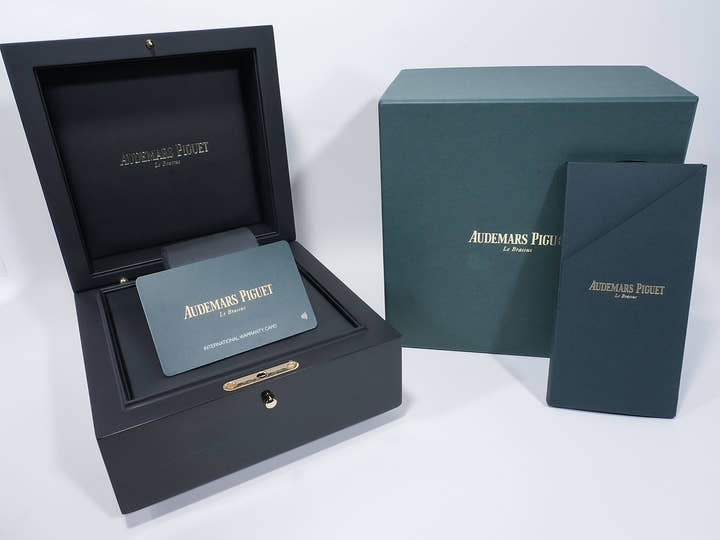 Audemars Piguet Royal Oak Chronograph Ref. 26239BC.OO.1220BC.01 White Gold Blue Dial Excellent Condition vx4d5jar