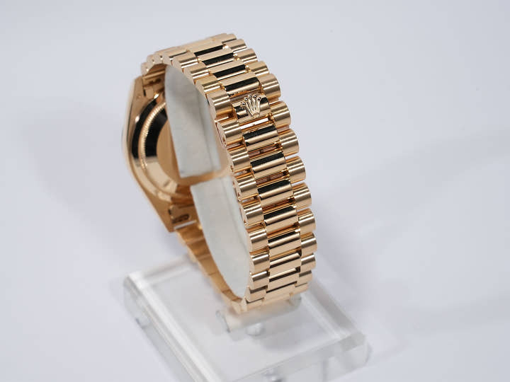 Rolex Day-Date 36 Ref. 18238A Yellow Gold Champagne with 10 Diamond Dial, Excellent Condition wz9nkvio