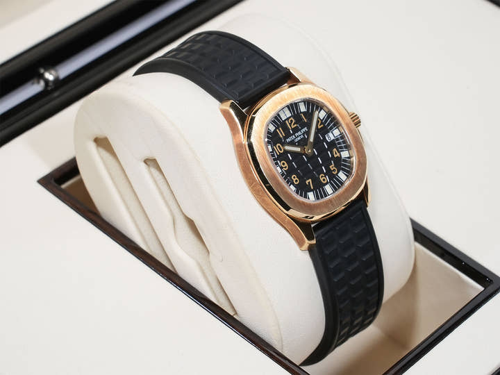 パテックフィリップ アクアノート Ref.4960J イエローゴールド ブラック文字盤 中古 dkzm4mip