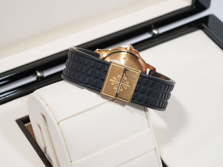 パテックフィリップ アクアノート Ref.4960J イエローゴールド ブラック文字盤 中古 dkzm4mip