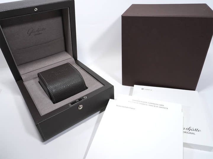 グラスヒュッテオリジナル セネタ クロノグラフ パノラマデイト Ref.1-37-01-02-03-30 プラチナ シルバー文字盤 中古 uywbou2s