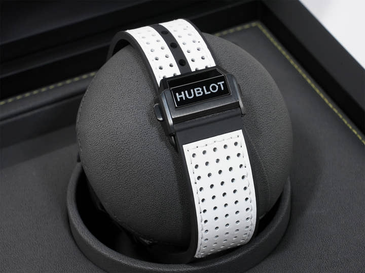 ウブロ ビッグバン ウニコ ゴルフ Ref.416.YS.1120.VR カーボンファイバー&グレーのテキサリウムのアッパーレイヤー マットブラック文字盤 未使用 388mavuz