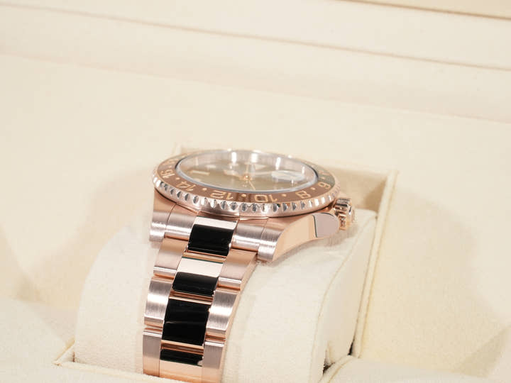 Rolex GMT-Master II Ref. 126715CHNR Everose Gold Black Dial Oyster Bracelet Excellent Condition 5zq2bkom