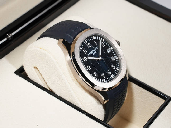 パテックフィリップ アクアノート Ref.5168G-001 ホワイトゴールド ミッドナイトブルー文字盤 中古 raewsqut