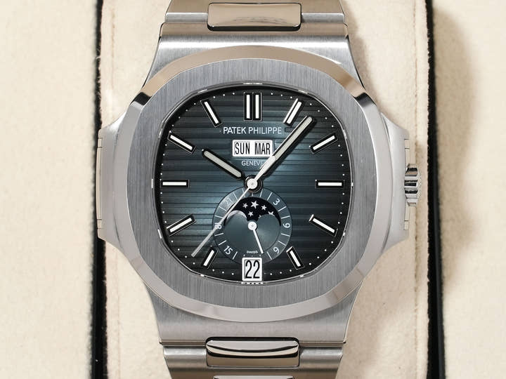 パテックフィリップ ノーチラス アニュアルカレンダー ムーンフェイズ Ref.5726/1A-014 ステンレススチール ブルー、ブラックグラデーション文字盤 美中古 et8tebbj