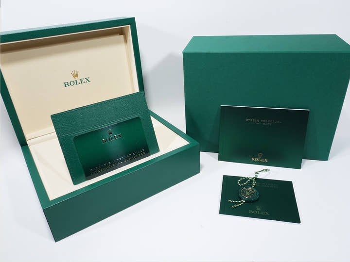 Rolex Day-Date 40 Ref.228238 Yellow Gold Green Dial Unused 3o968nbc