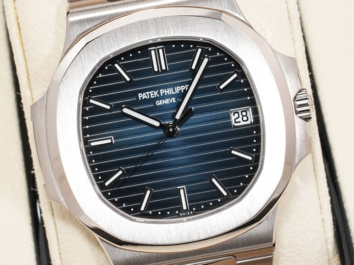 パテックフィリップ ノーチラス Ref.5811/1G-001 ホワイトゴールド ブルー・ソレイユ文字盤 未使用 7z8hbmu5