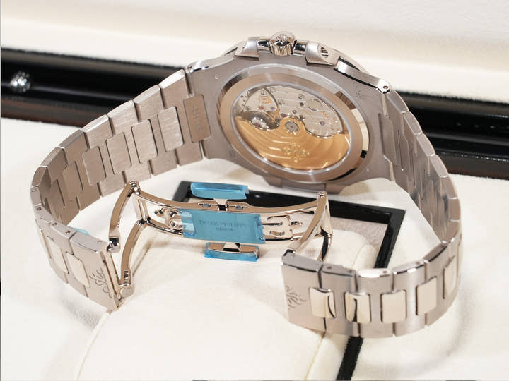 パテックフィリップ ノーチラス Ref.5811/1G-001 ホワイトゴールド ブルー・ソレイユ文字盤 未使用 7z8hbmu5