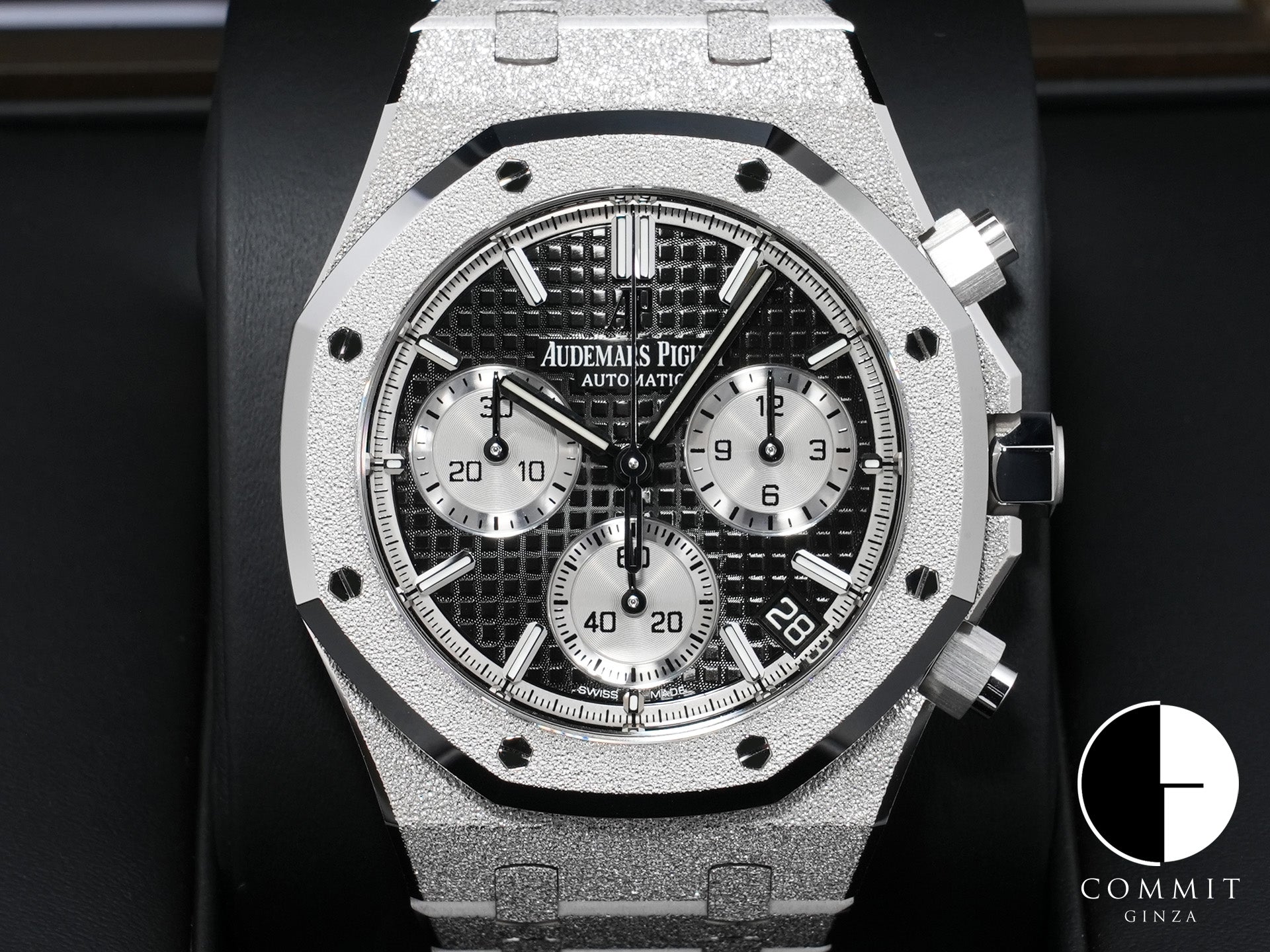 オーデマピゲ ロイヤルオーク フロステッドゴールド クロノグラフ Ref.26239BC.GG.1224BC.02 ホワイトゴールド ブラック文字盤 未使用 h4z5mu4i