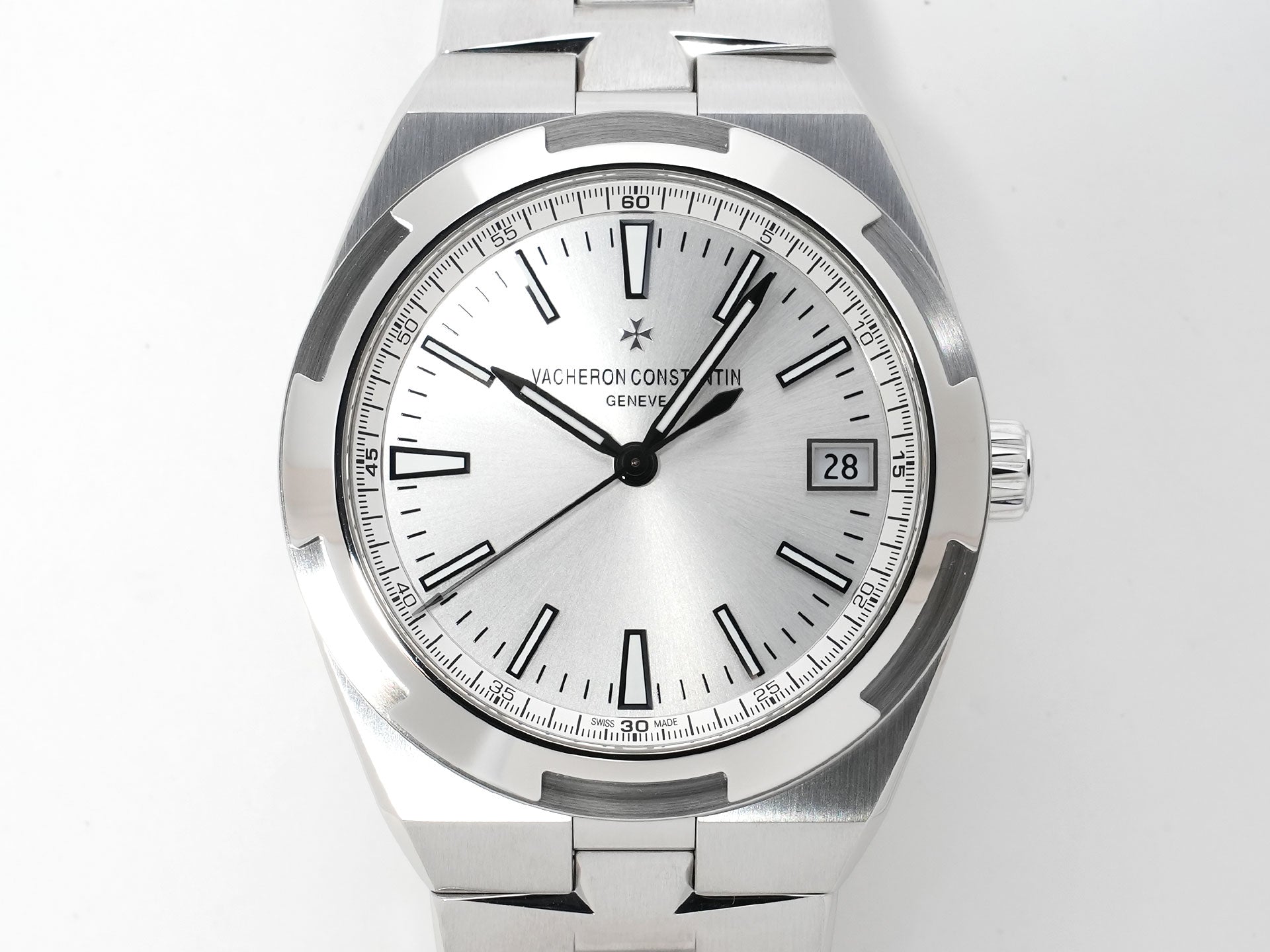 ヴァシュロンコンスタンタン オーヴァーシーズ Ref.4500V/110A-B126 ステンレススチール シルバー文字盤 美品 4qn67qgq