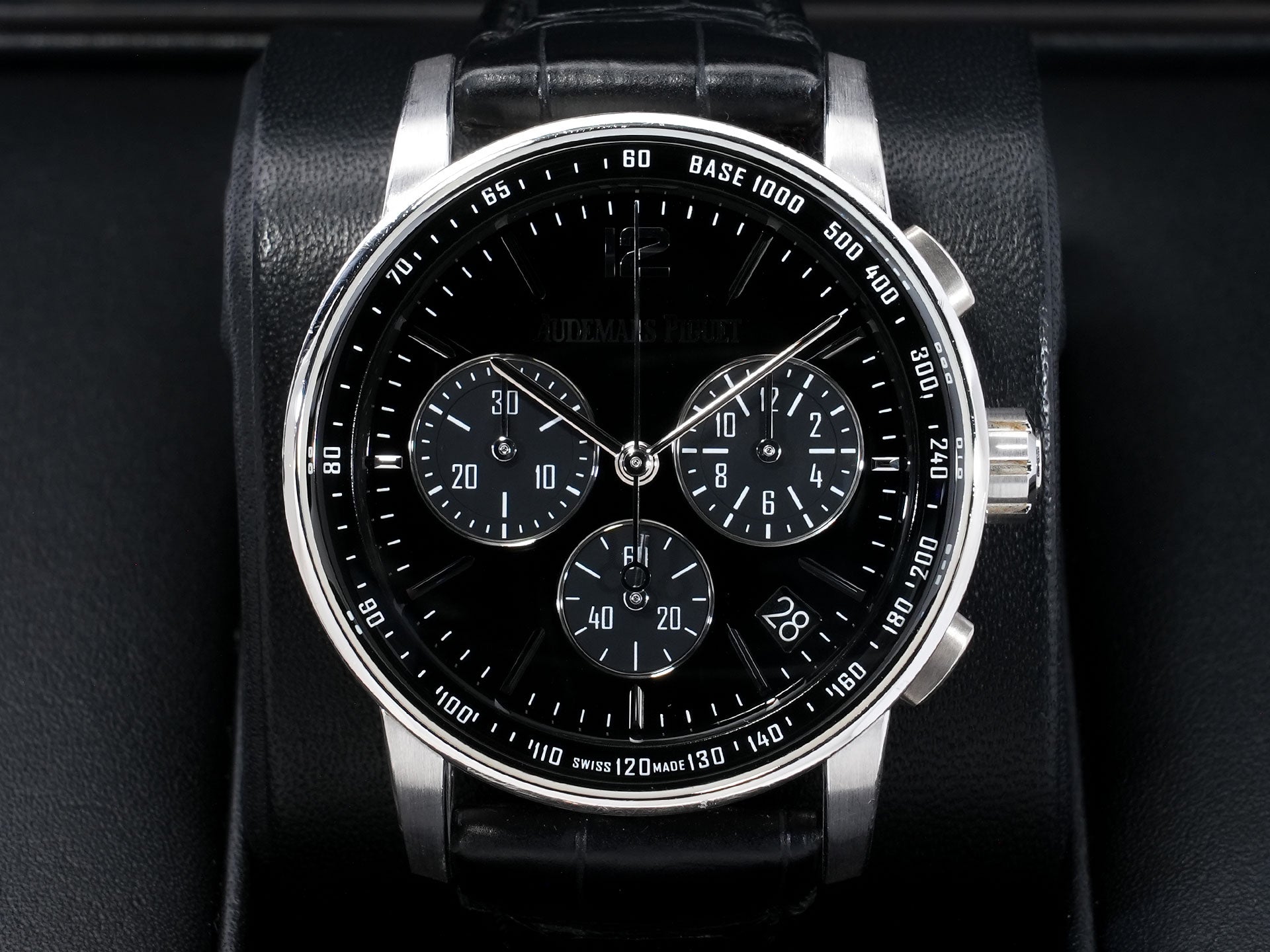 オーデマピゲ CODE 11.59 バイ オーデマ ピゲ クロノグラフ Ref.26393BC.OO.A002CR.01 ホワイトゴールド ブラックラッカー文字盤 中古 xkthmvjq