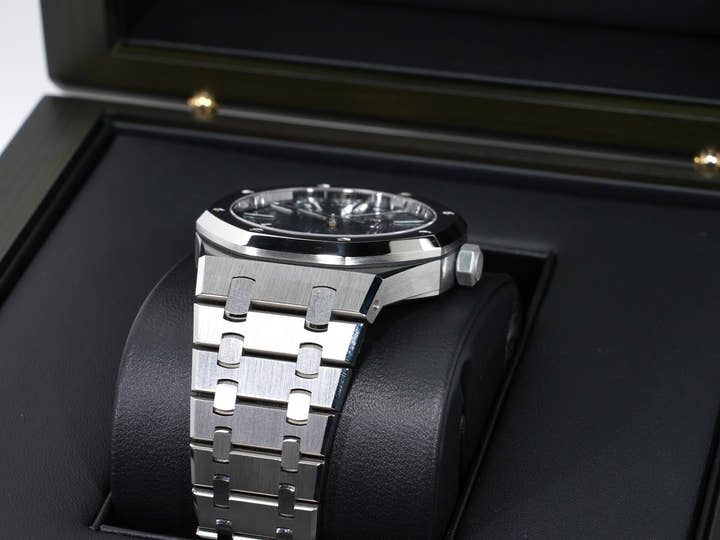 Audemars Piguet Royal Oak Ref.15510ST.OO.1320ST.09 Stainless Steel Khaki Green Dial Excellent Condition 3hx2m64k