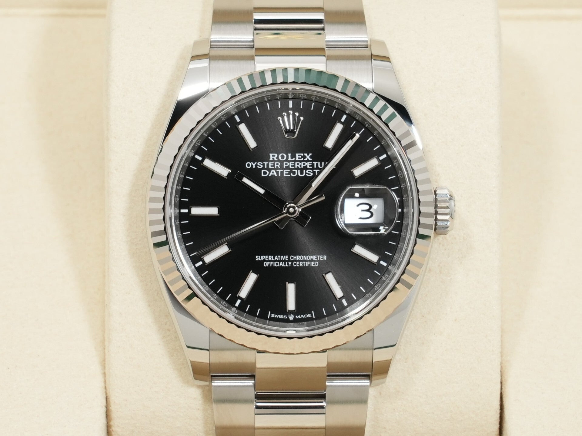 ロレックス デイトジャスト36 Ref.126234 ステンレススチール/ホワイトゴールド ブラック文字盤 オイスターブレスレット 未使用 7295vfht