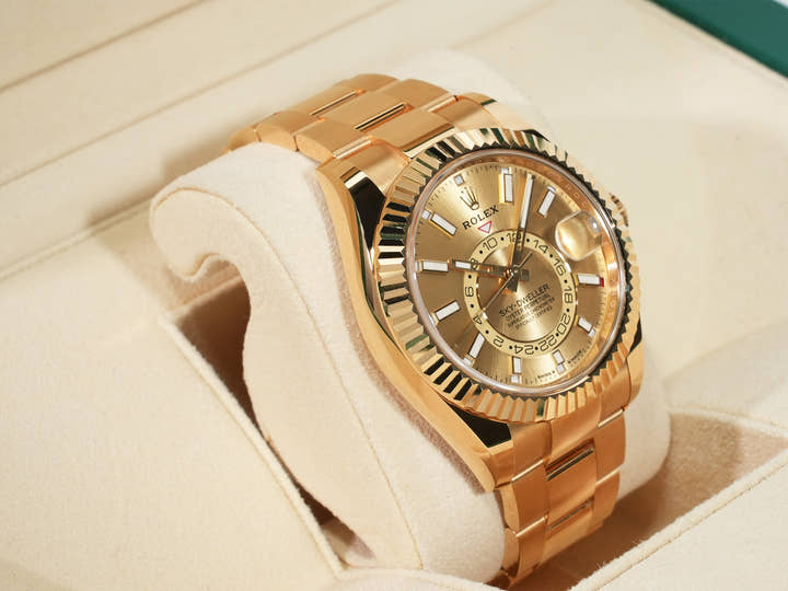 Rolex Sky-Dweller Ref. 336938 Yellow Gold Champagne Dial Pre-owned 86su5imy