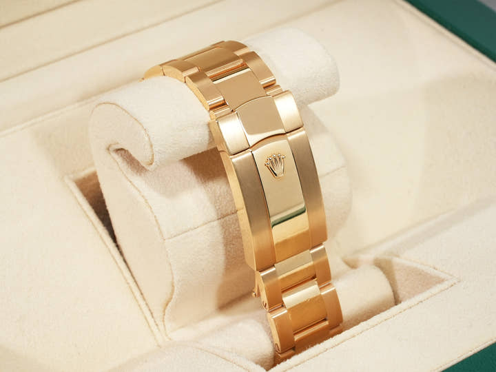 Rolex Sky-Dweller Ref. 336938 Yellow Gold Champagne Dial Pre-owned 86su5imy
